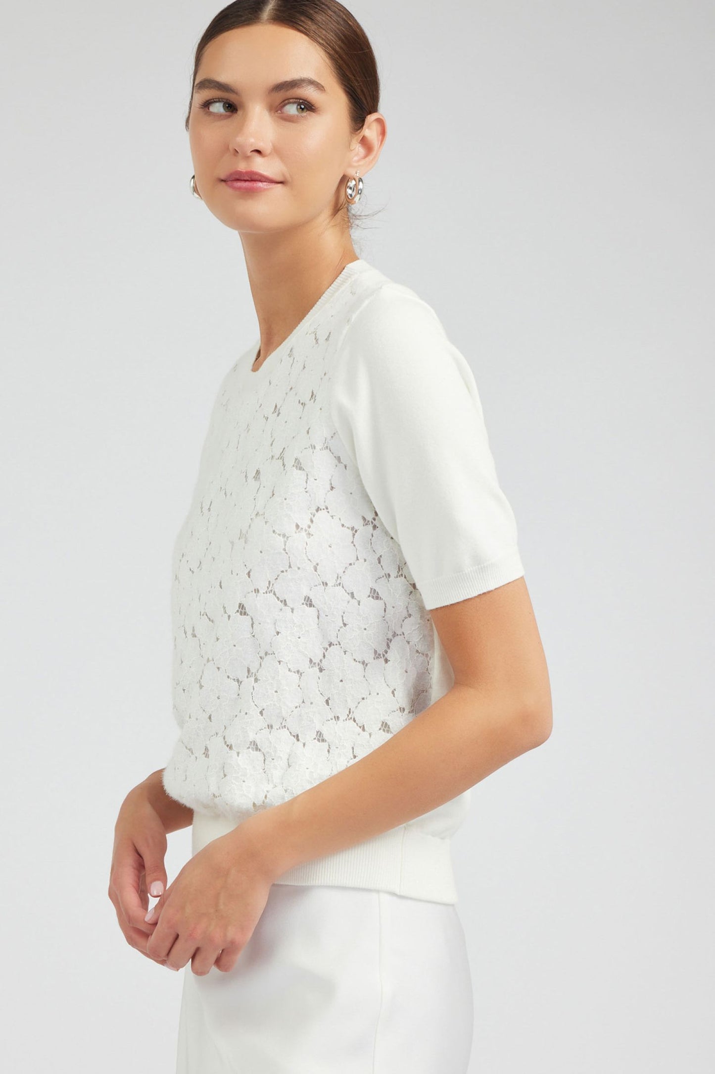 ROUND NECK LACE SWEATER