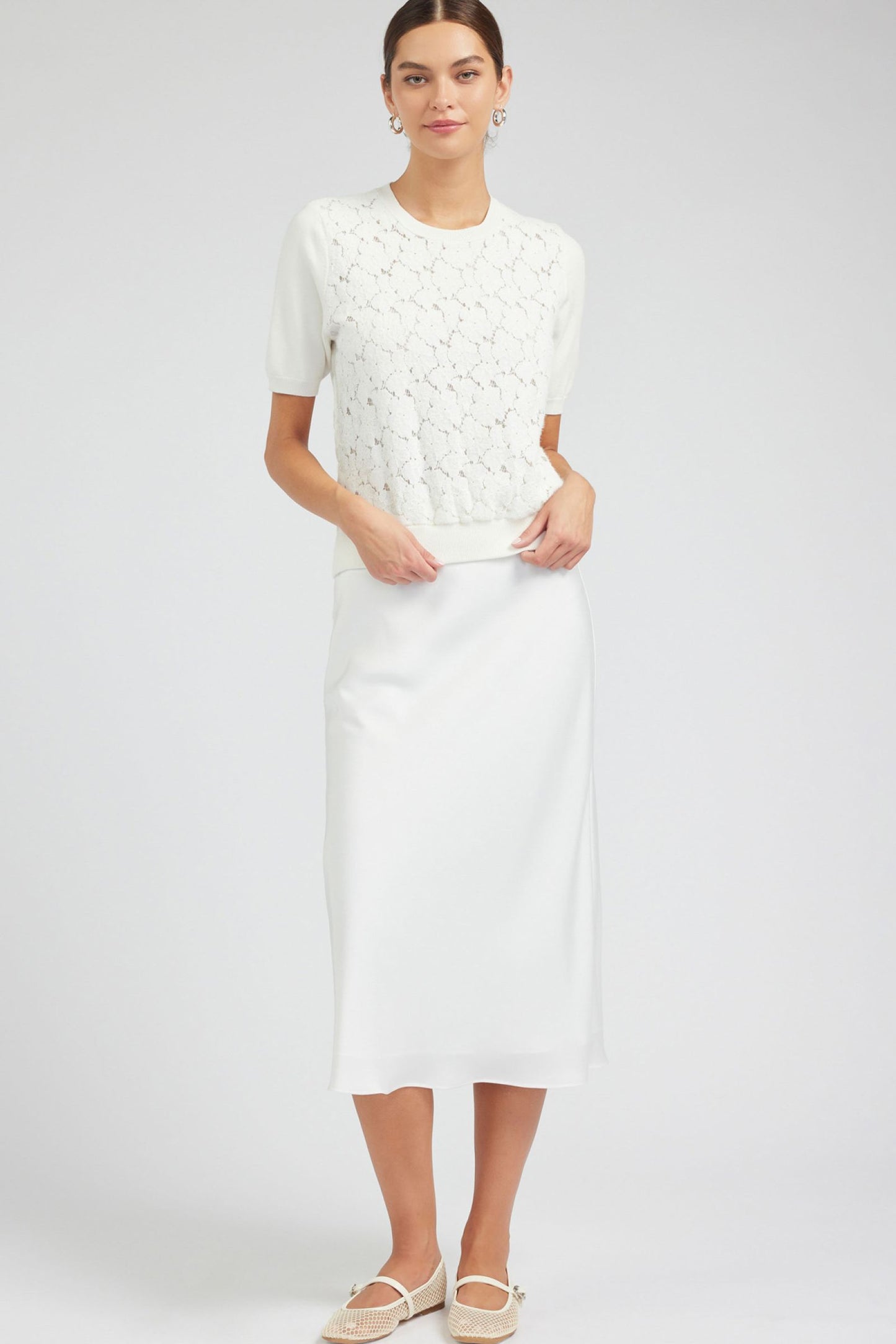 ROUND NECK LACE SWEATER