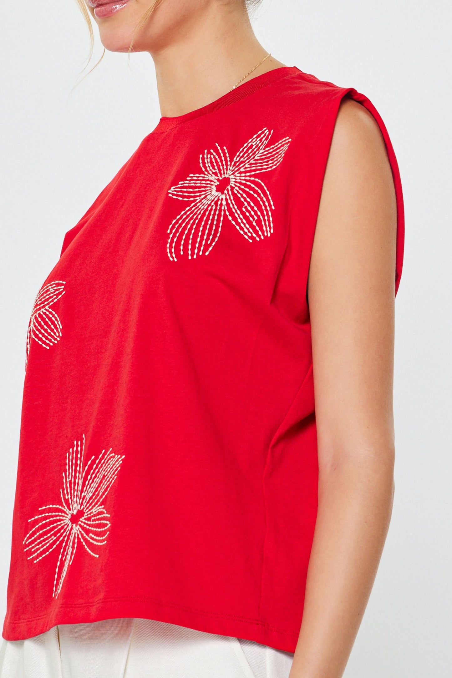 EMBROIDERED FLORAL TOP - RED