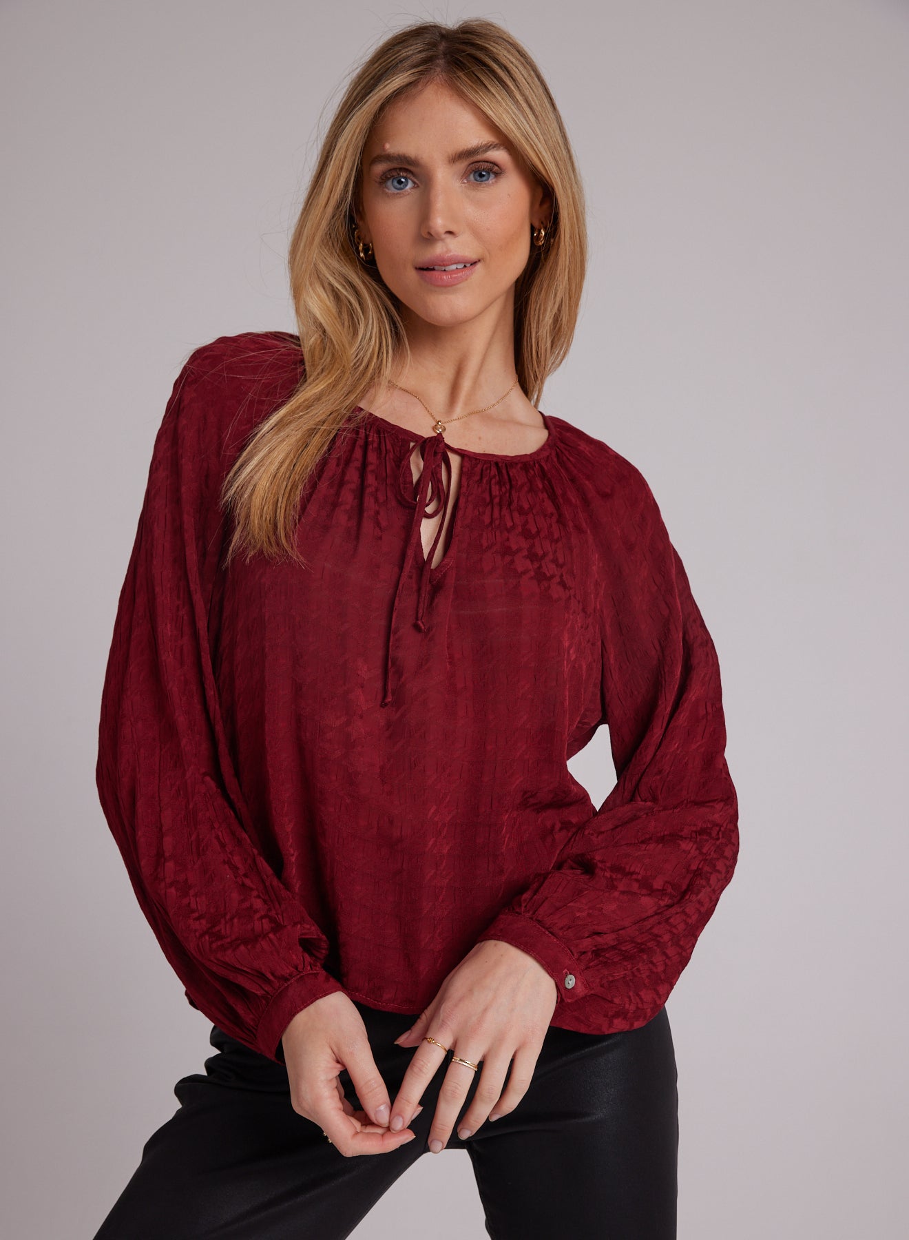 SHIRRED TIE FRONT RAGLAN BLOUSE - BLACK