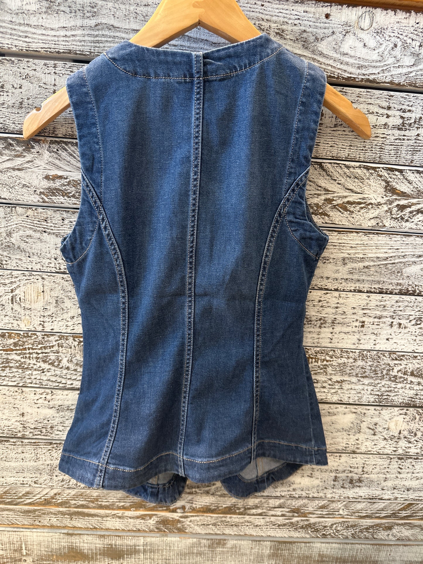 CREW NECK SPLIT FRONT VEST