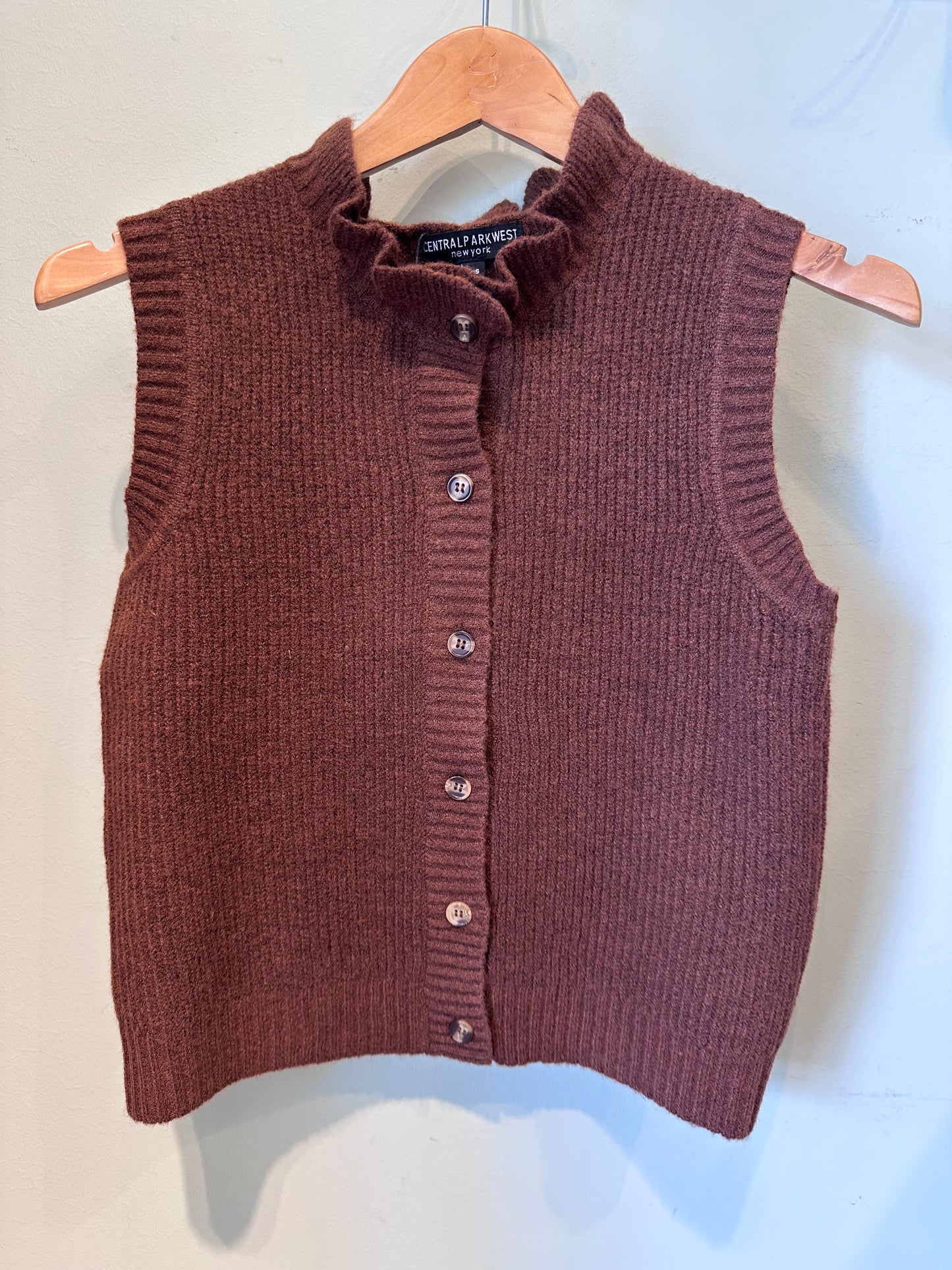 OLIVIA RUFFLE SLVLESS CARDI