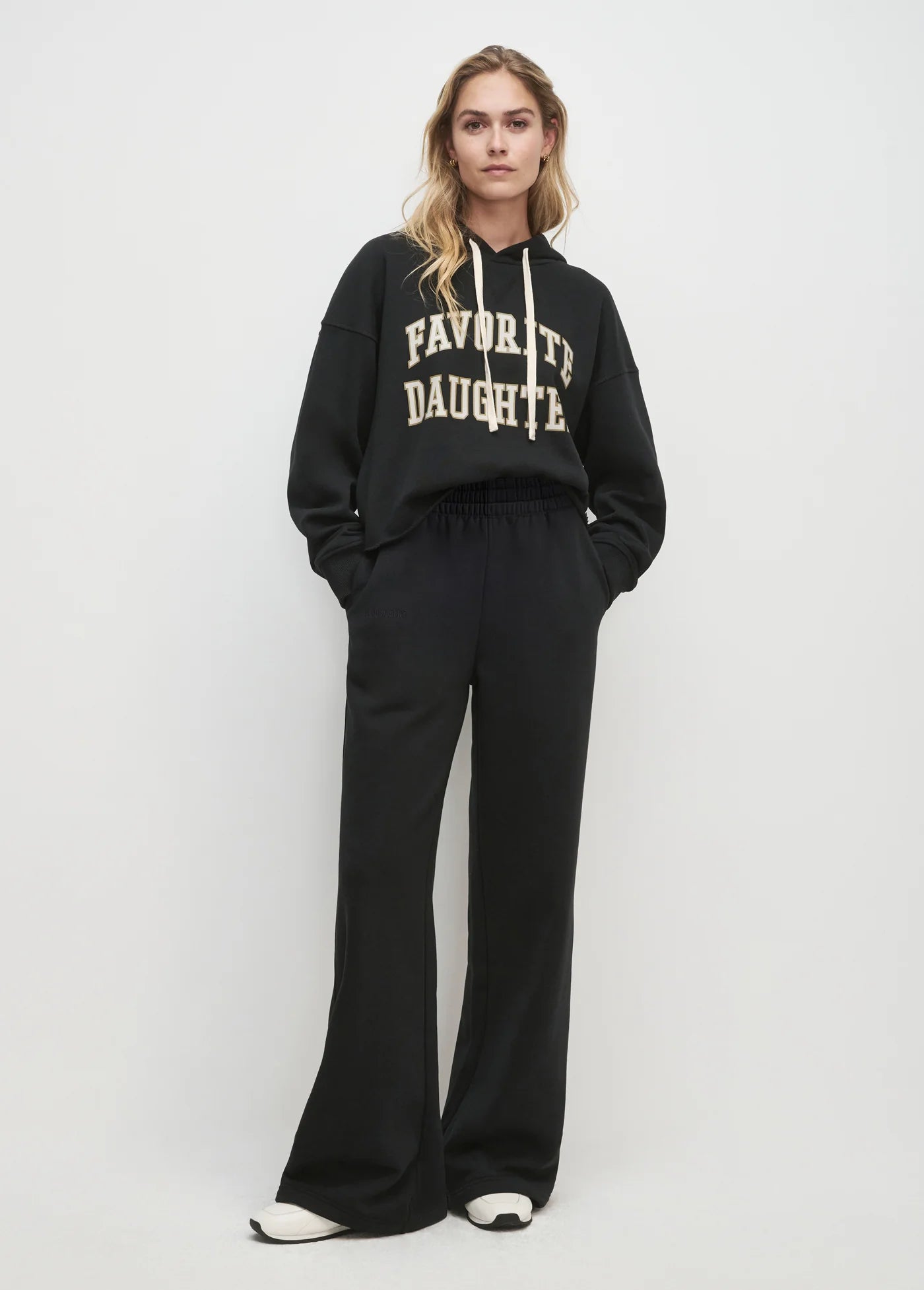 THE CROPPED COLLEGIATE HOODIE