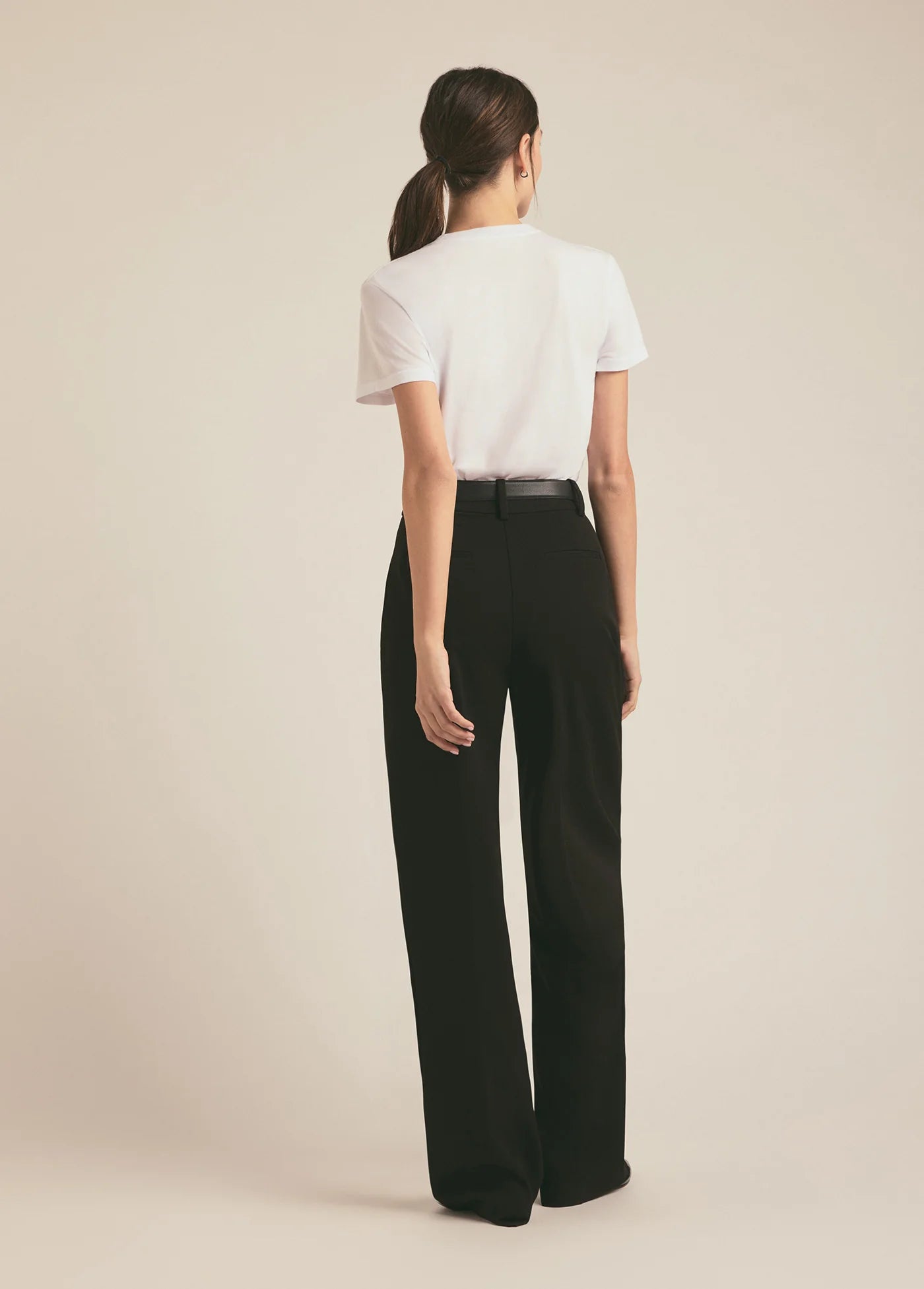 FAVORITE DAUGHTER CROPPED COLLEGIATE TEE