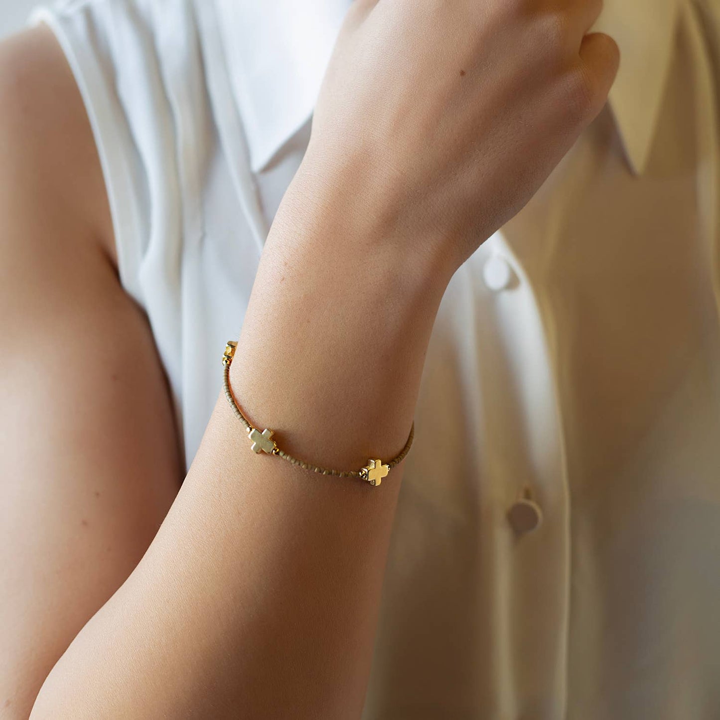 Faithful Beaded Cross Bangle w/ Matte Gold Crosses-Mocha