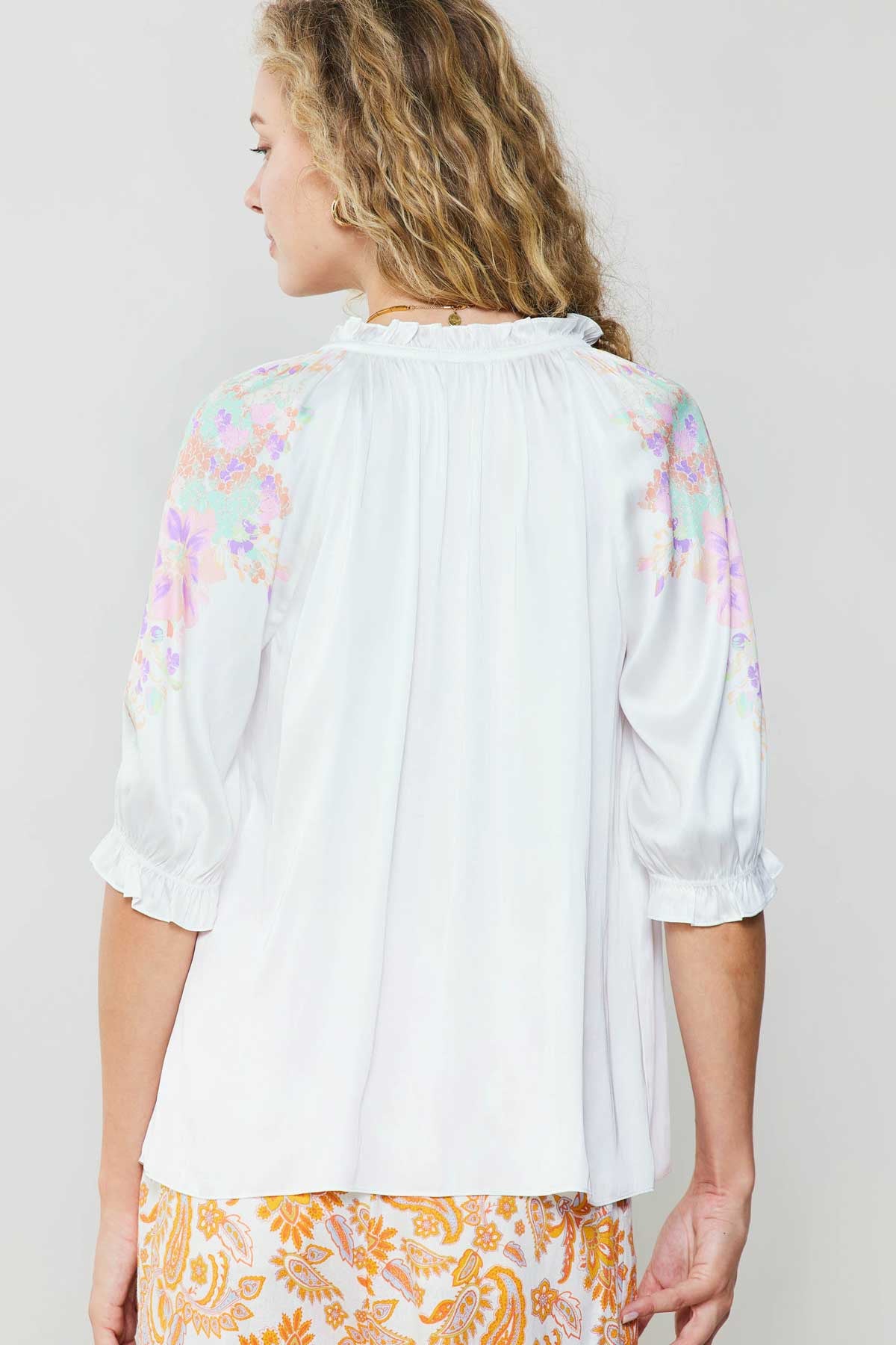 FLORAL PRINT DETAIL 3Q-SLEEVE V-NECK BLOUSE - WHITE