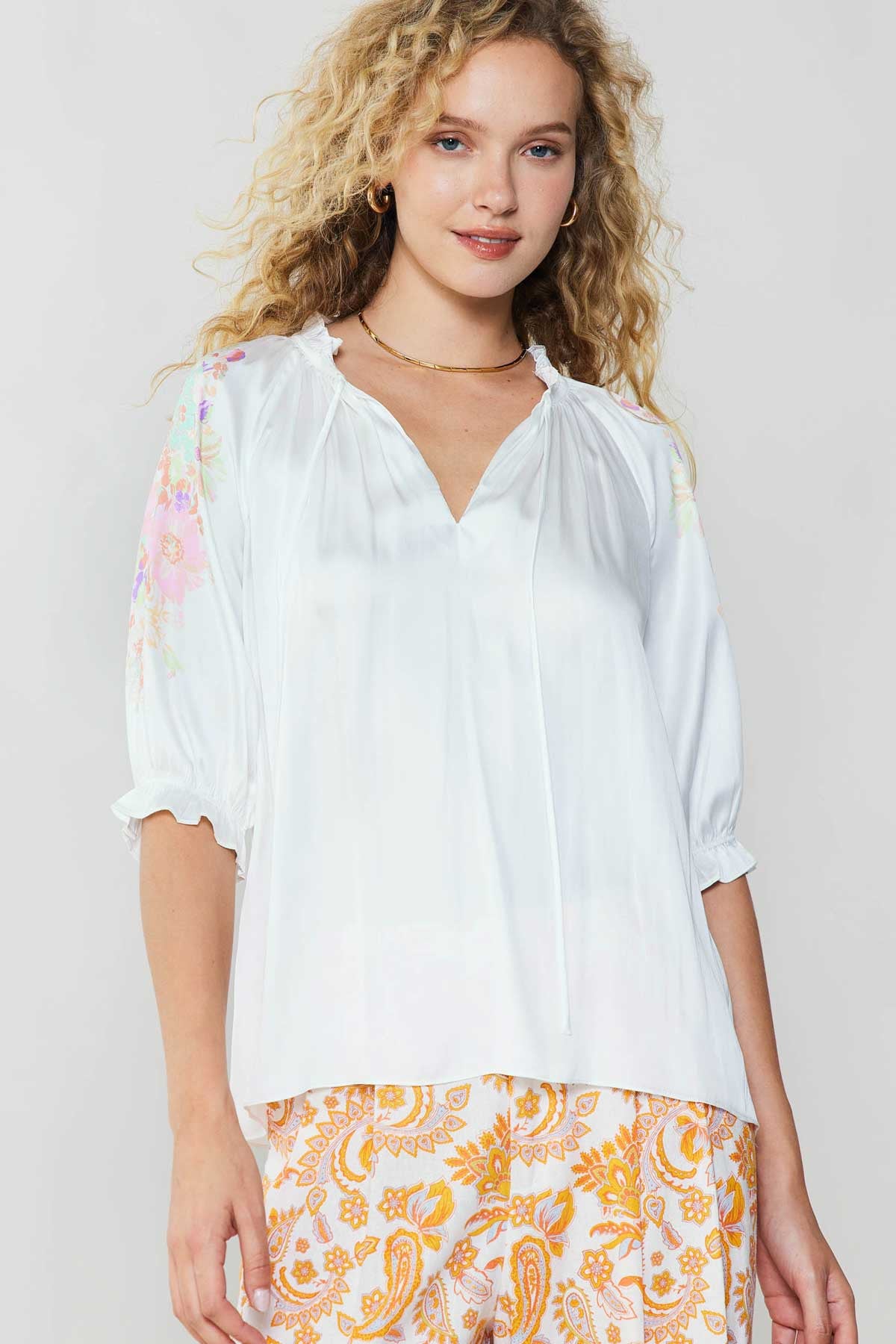 FLORAL PRINT DETAIL 3Q-SLEEVE V-NECK BLOUSE - WHITE