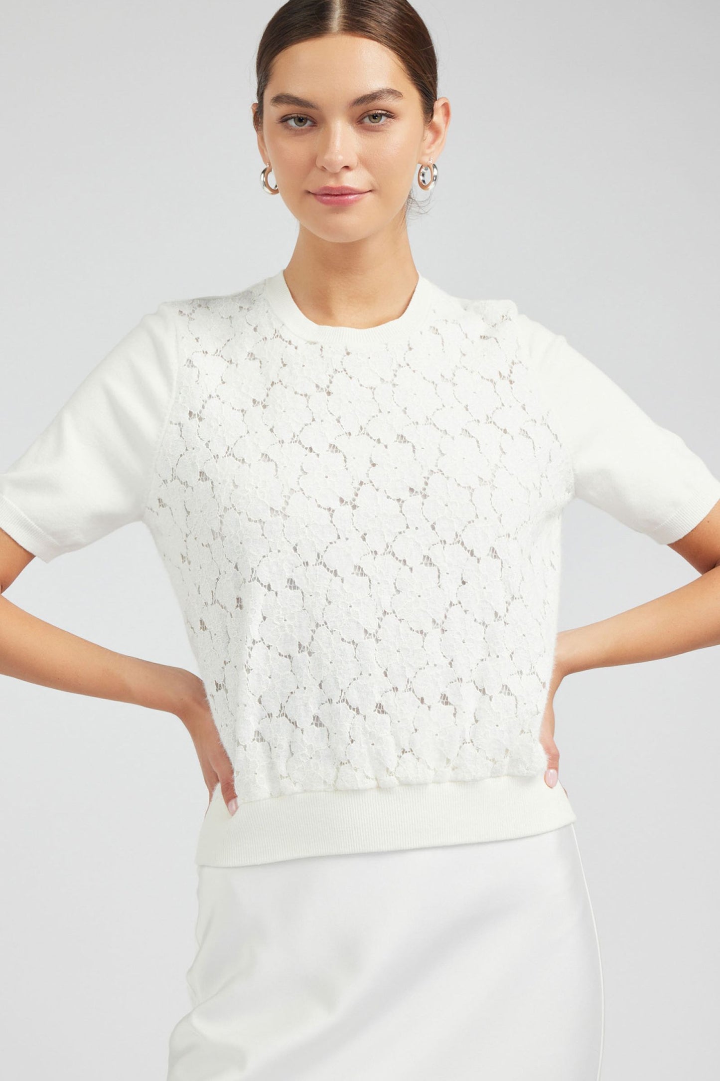 ROUND NECK LACE SWEATER