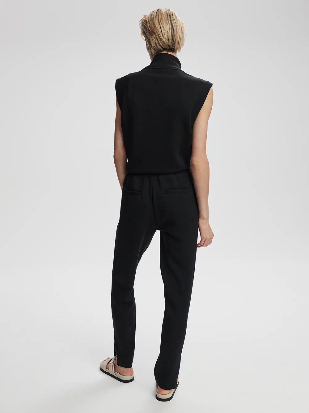 LORETTA HALF ZIP - BLACK