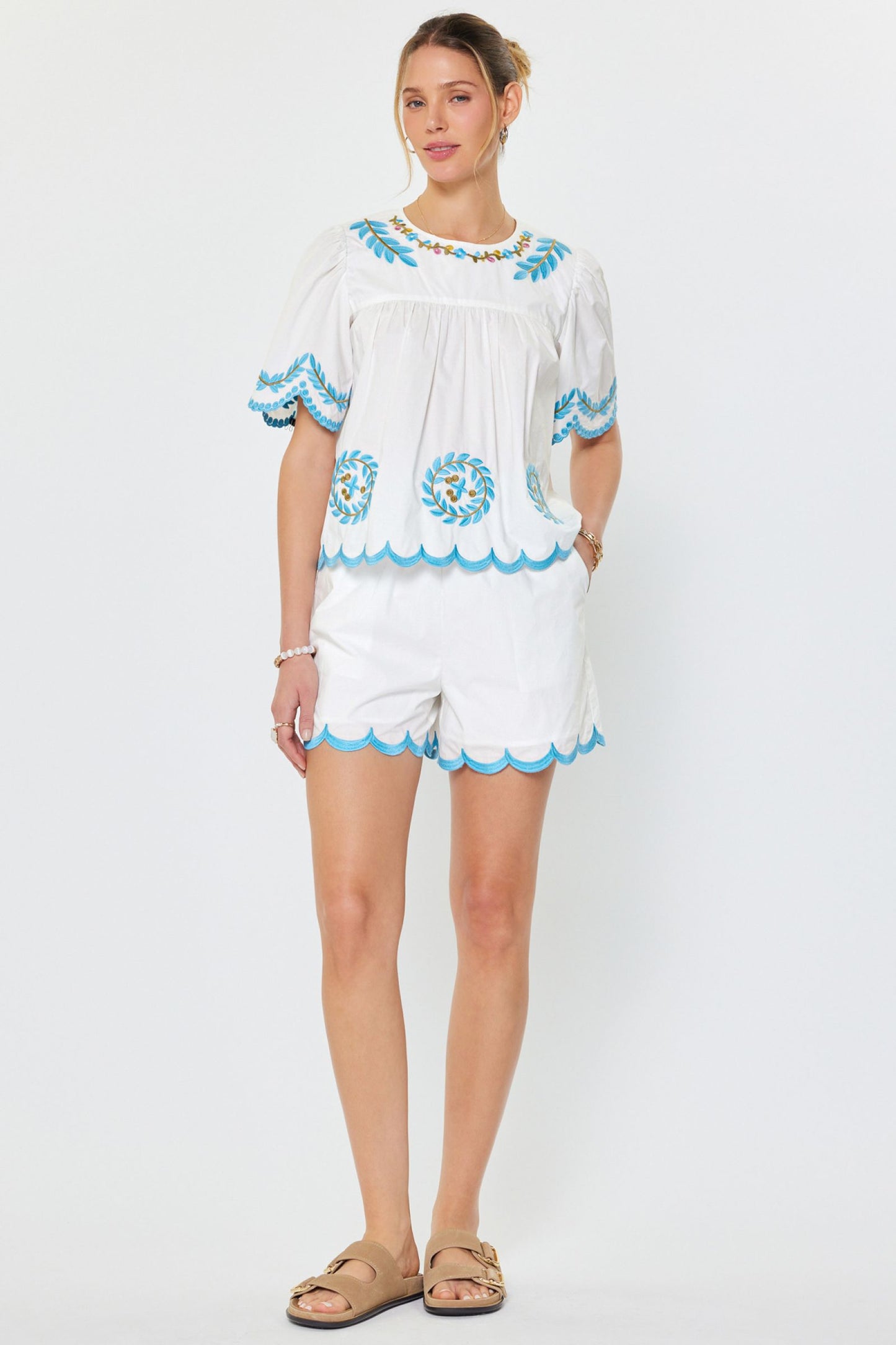 SCALLOPED HEM EMBROIDERED SHORT
