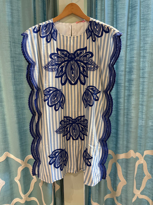 EMBROIDERED SCALLOP SLEEVE DRESS
