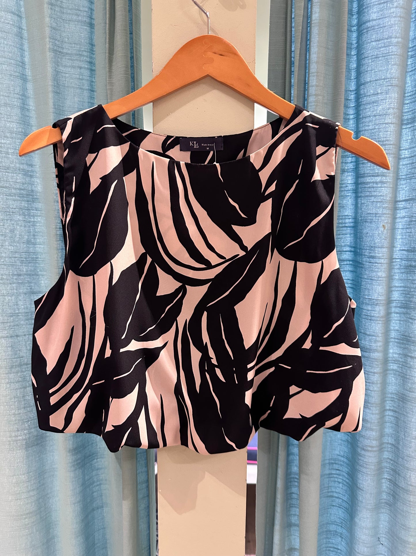 BLACK PRINT BUBBLE TOP