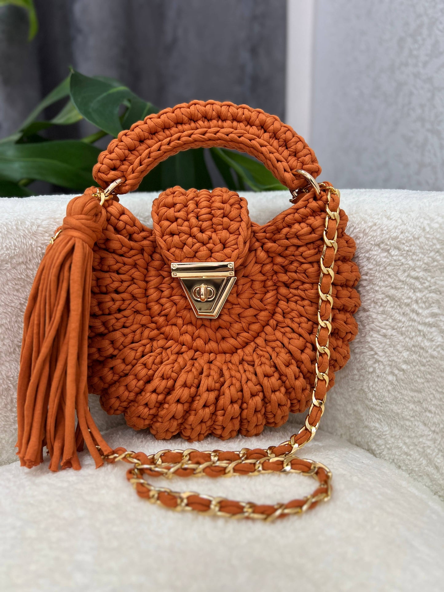 ROUND WOVEN BAG - BROWN