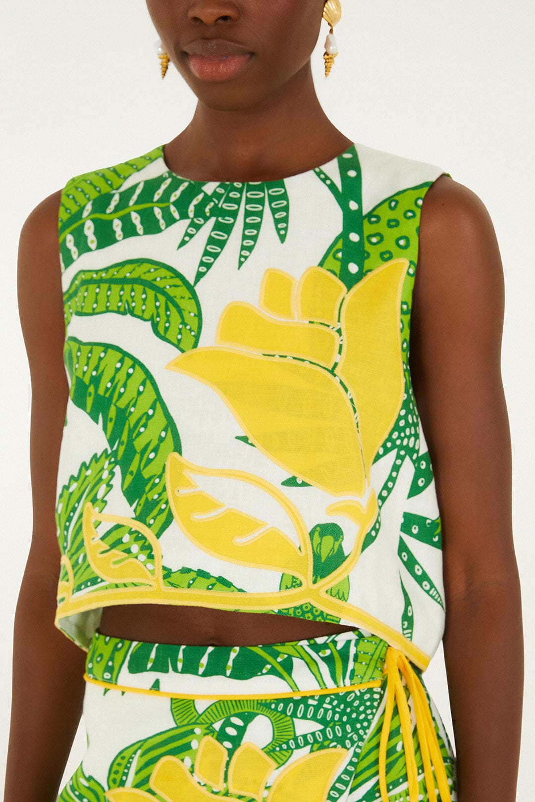 GRAPHIC CROP TOP