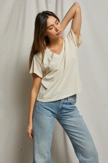 HENDRIX V NECK TEE - SUGAR