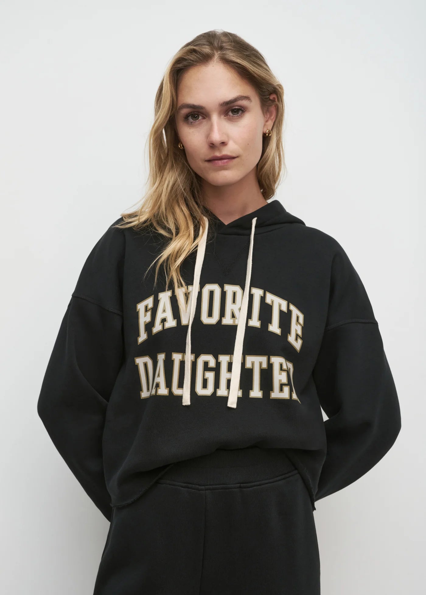 THE CROPPED COLLEGIATE HOODIE