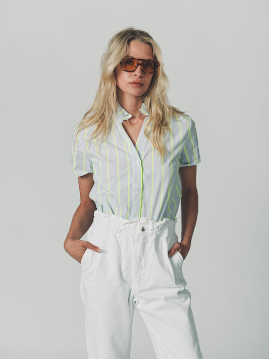 THE SHORT SLEEVE RUFFLED COLLAR SHIRT