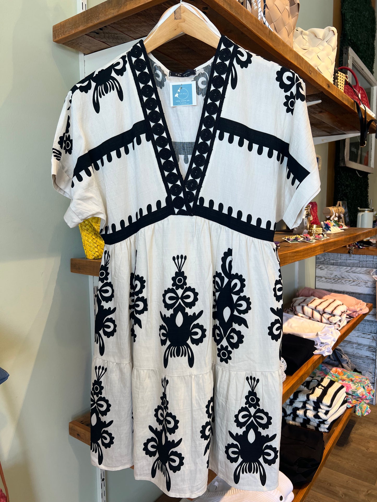 V NECK PRINT DRESS