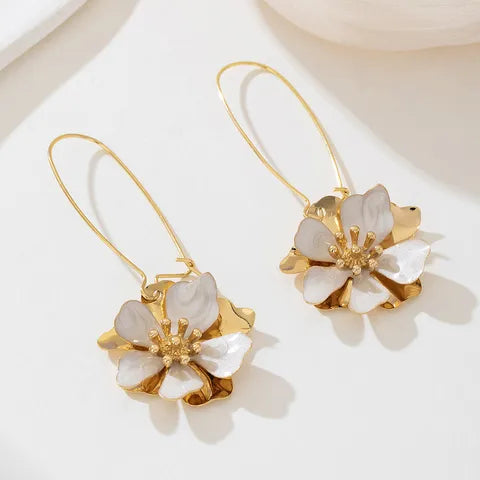 ALLOY FLOWERS ON LONG HOOP