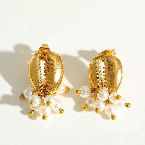 SHELL STUD WITH PEARL DETAIL