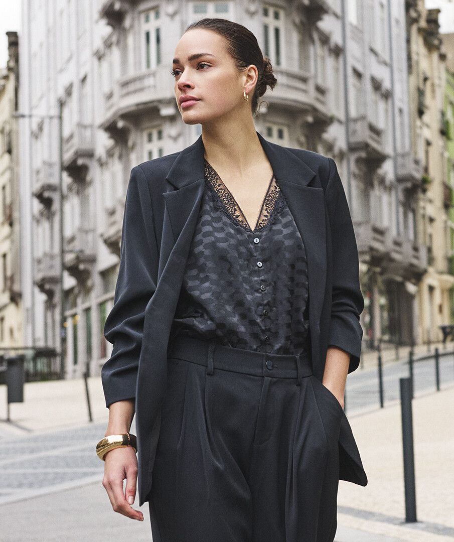 3/4 RUCHED SLEEVE BLAZER - BLACK